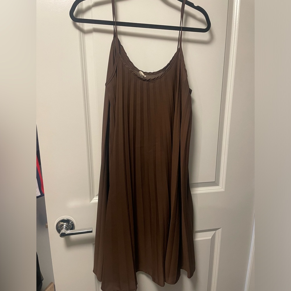 🤎 brown pleated dress